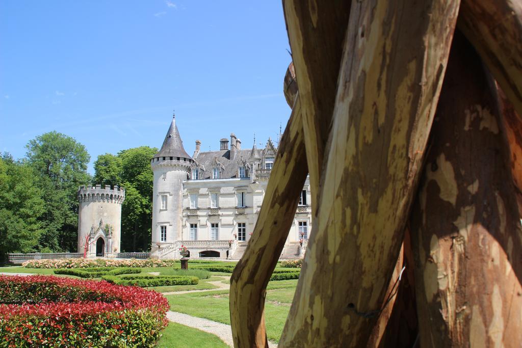Château-Hôtel de Nieuil Exterior foto