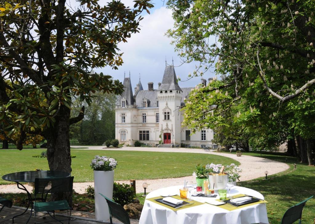 Château-Hôtel de Nieuil Exterior foto
