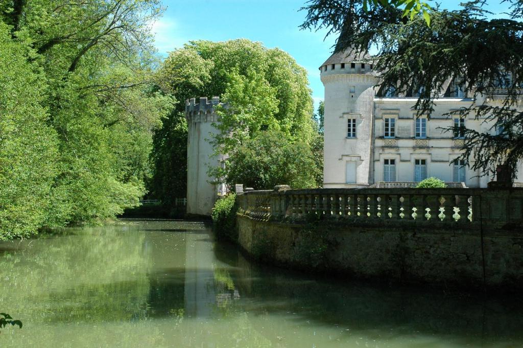 Château-Hôtel de Nieuil Exterior foto