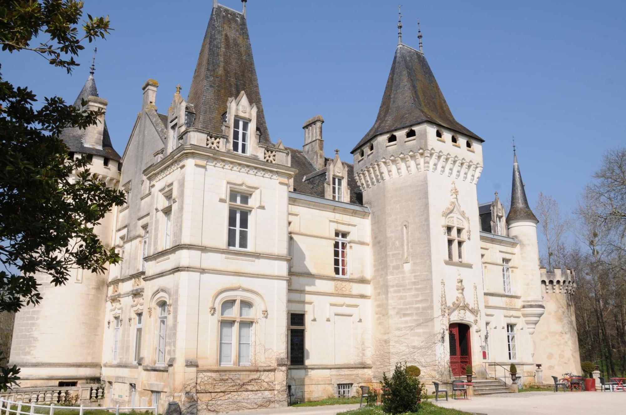 Château-Hôtel de Nieuil Exterior foto
